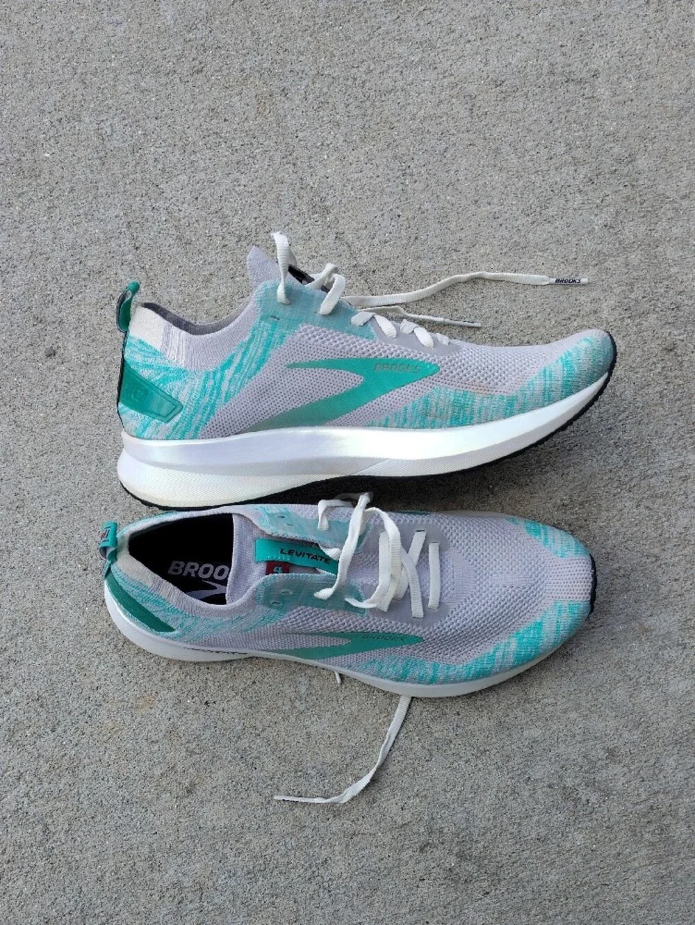 Brooks Levitate -Women's Athletic Sneakers in Teal and White